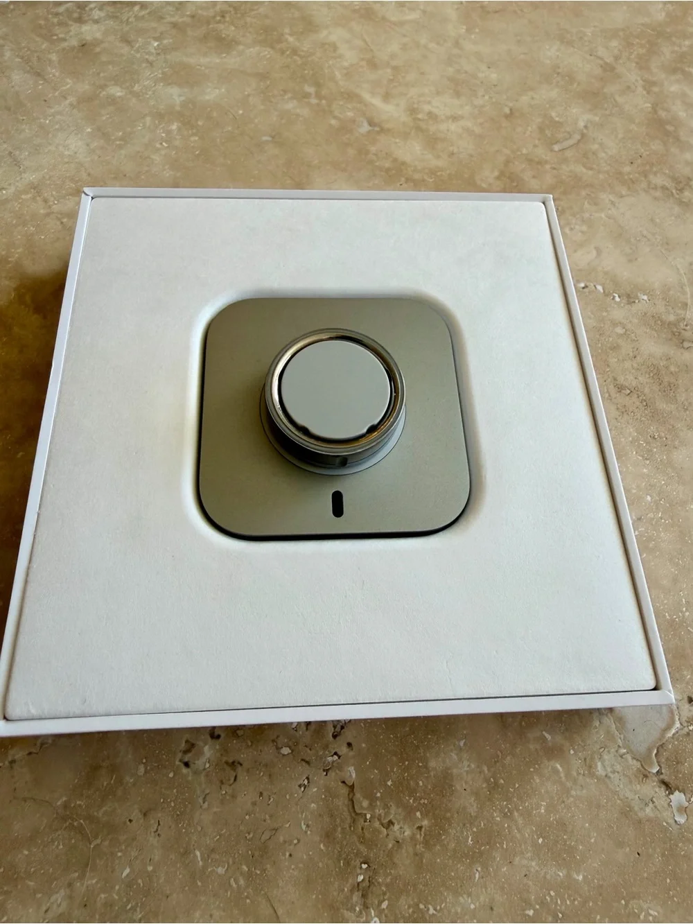 Oura Ring 4, size 11 Silver LIKE NEW IN BOX with additional travel charging case - Picture 4 of 7